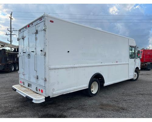 FREIGHTLINER MT45 Chassis Complete Vehicle