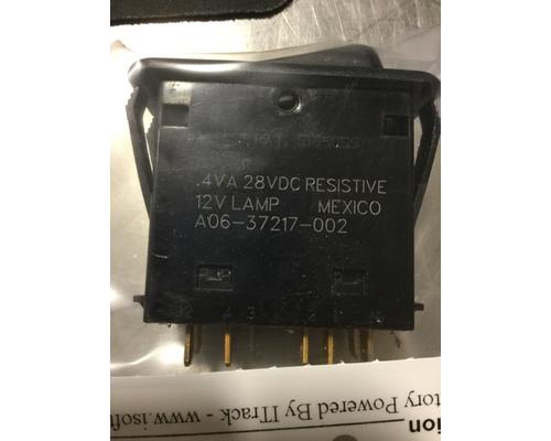 A06-37217-044 P/N Details about   New Freightliner Guarded Center Wheel Rocker Switch 