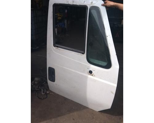 INTERNATIONAL 3200 Door Assembly, Front