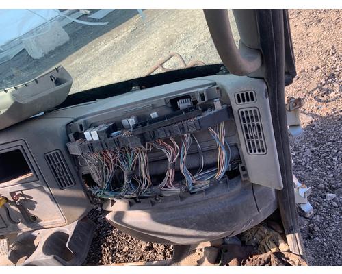 INTERNATIONAL 4300 Cab