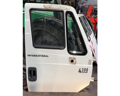 INTERNATIONAL 4300 Door Assembly, Front