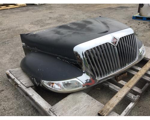 2005 INTERNATIONAL 4300 Hood #