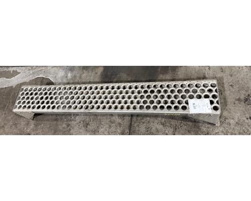 INTERNATIONAL 4300 Step