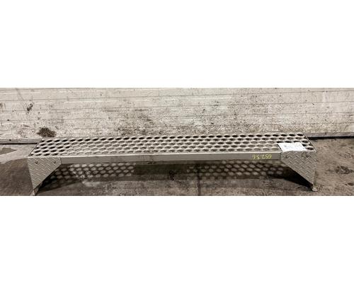 INTERNATIONAL 4300 Step