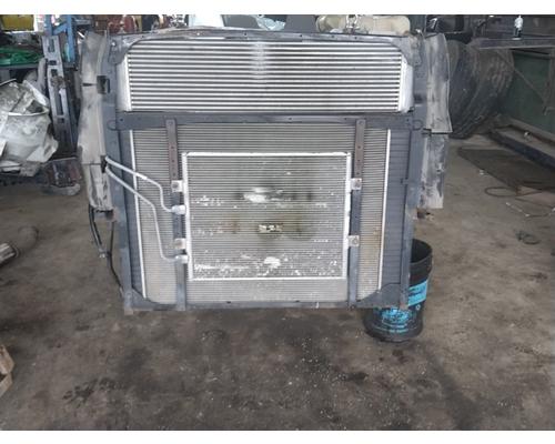 INTERNATIONAL 4400 Radiator