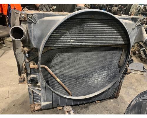 INTERNATIONAL 4400 Radiator