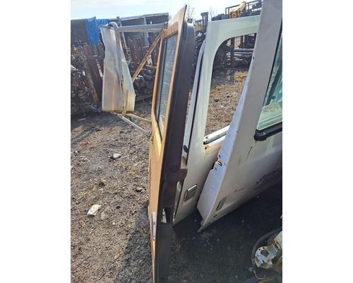 INTERNATIONAL 4700 Door Assembly, Front