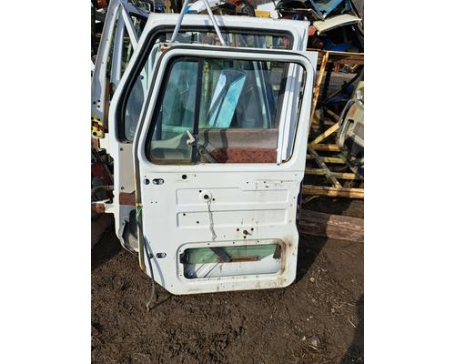 INTERNATIONAL 4700 Door Assembly, Front