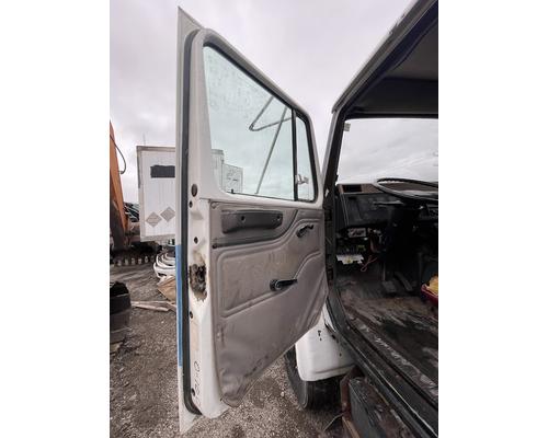 INTERNATIONAL 4900 Complete Vehicle