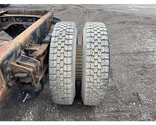 INTERNATIONAL 4900 Complete Vehicle