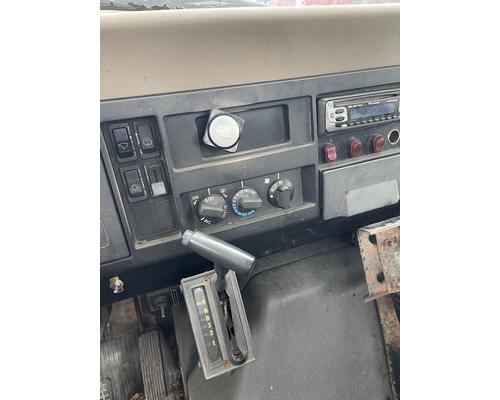INTERNATIONAL 4900 Complete Vehicle