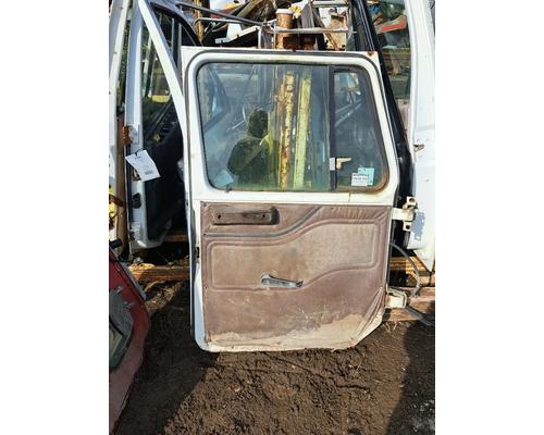 INTERNATIONAL 4900 Door Assembly, Front