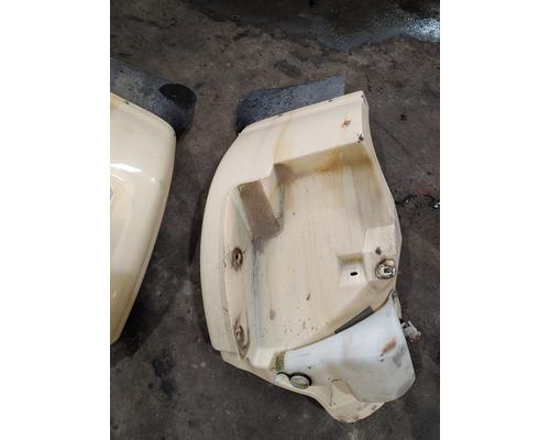 INTERNATIONAL 8100 Fender