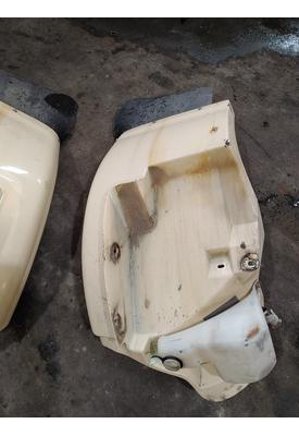 INTERNATIONAL 8100 Fender