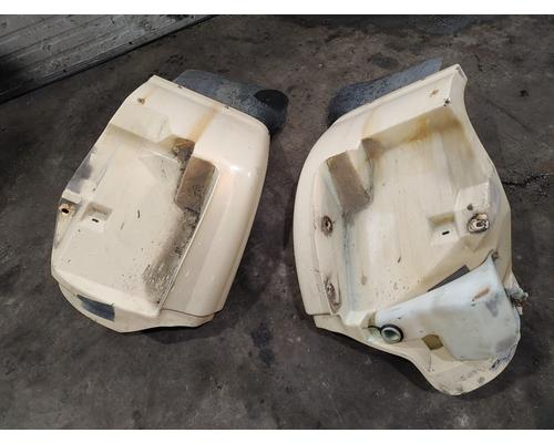 INTERNATIONAL 8100 Fender