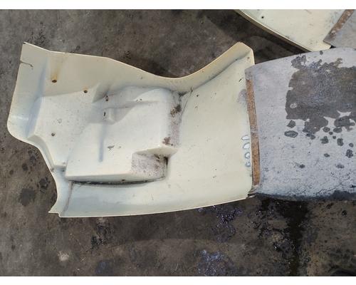 INTERNATIONAL 8100 Fender