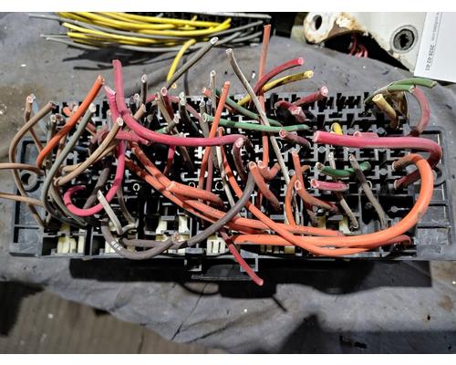 INTERNATIONAL 8100 Fuse Box