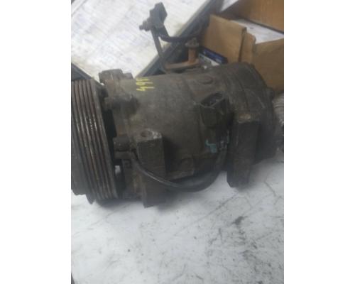 INTERNATIONAL 8600 AC Compressor