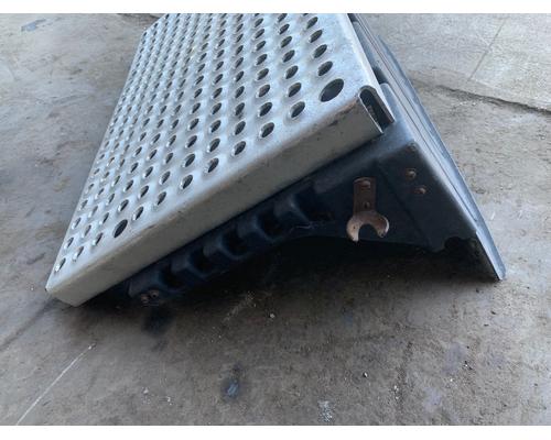 INTERNATIONAL 9200I Battery Box Cover