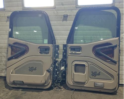 INTERNATIONAL 9200I Door Assembly, Front