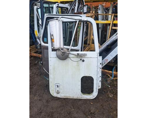 INTERNATIONAL 9200 Door Assembly, Front