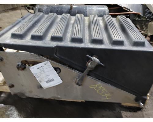 INTERNATIONAL 9400I Battery Box