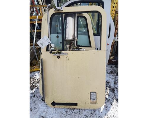 INTERNATIONAL 9700 Door Assembly, Front