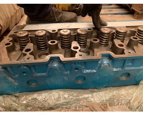 INTERNATIONAL DT 466E Cylinder Head