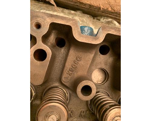 INTERNATIONAL DT 466E Cylinder Head