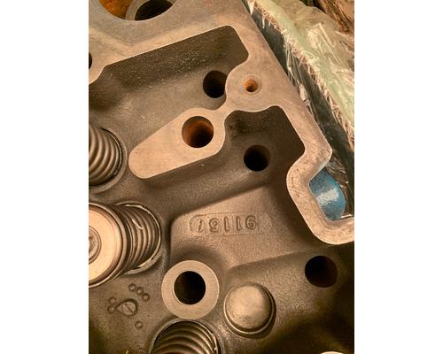 INTERNATIONAL DT 466E Cylinder Head