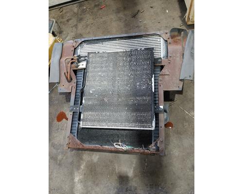 INTERNATIONAL DT 466E Radiator
