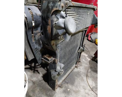 INTERNATIONAL DT 466E Radiator