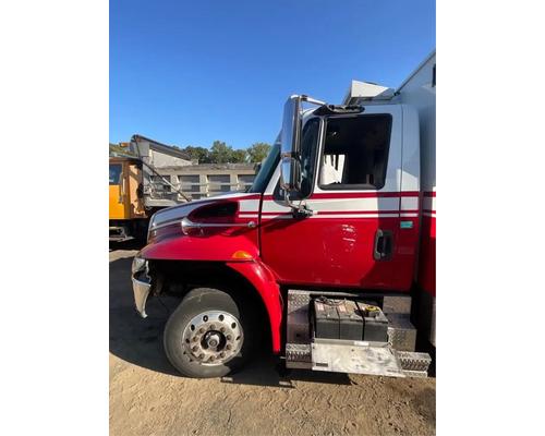  International DuraStar 4300 Cab #