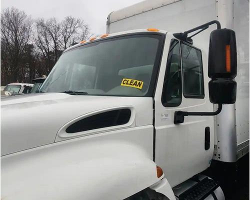  International DuraStar 4300 Cab #