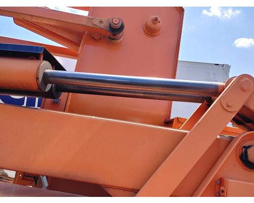 INTERNATIONAL F-2574 Dismantled Vehicles