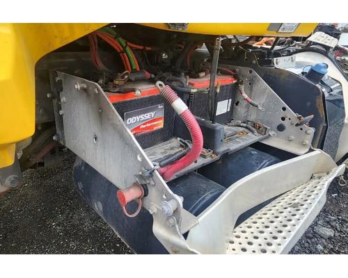 international-lt625-battery-box #1448386