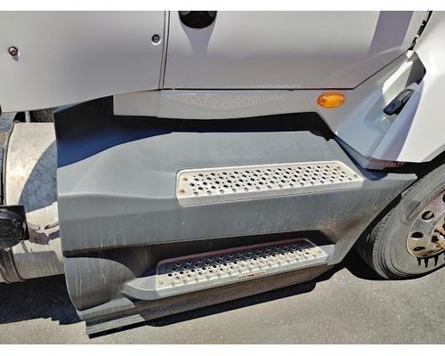 INTERNATIONAL LT625 Complete Vehicle