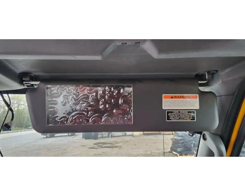  International LT625 Visor #