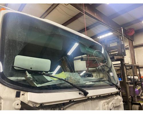  Isuzu NQR Windshield #