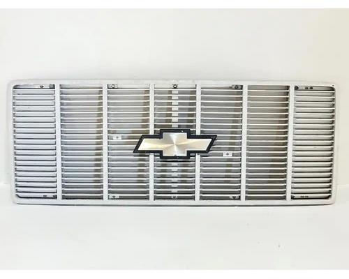 isuzu-nrr-grille #1430877