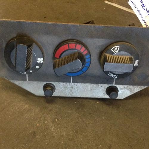 International 4900 Cab Misc Interior Parts Oem c92 In Council Bluffs Ia International 4900 Cab Misc Interior Parts Oem c92 In Council Bluffs Ia