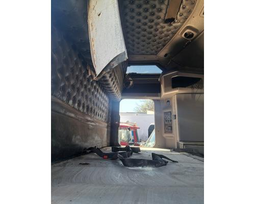 KENWORTH T660 Cab or Cab Mount