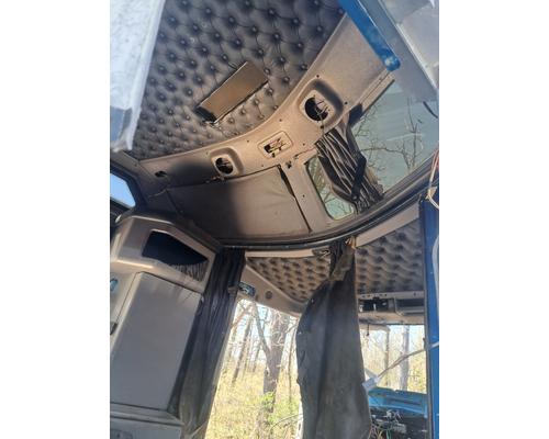 KENWORTH T660 Cab or Cab Mount