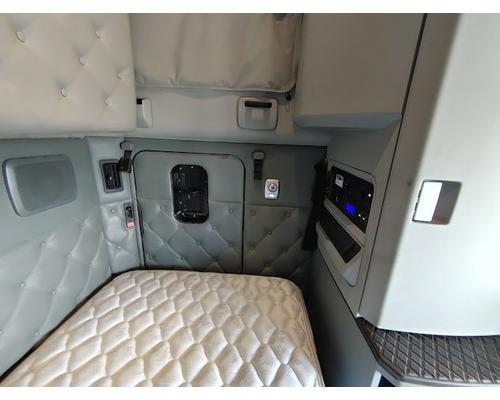 KENWORTH T680 Complete Vehicle