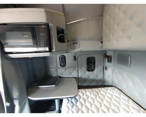KENWORTH T680 Complete Vehicle