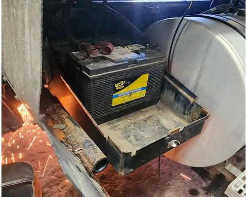 Mack CHN613 Battery Box #