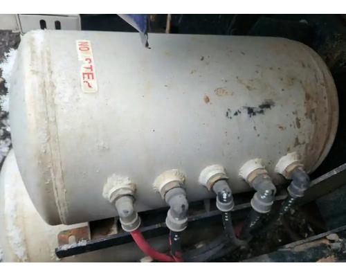  Mack CHU613 Air Tank #