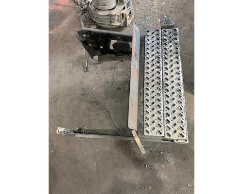 MACK CXN613 Battery Box