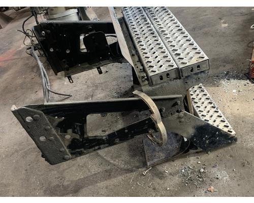 MACK CXN613 Battery Box