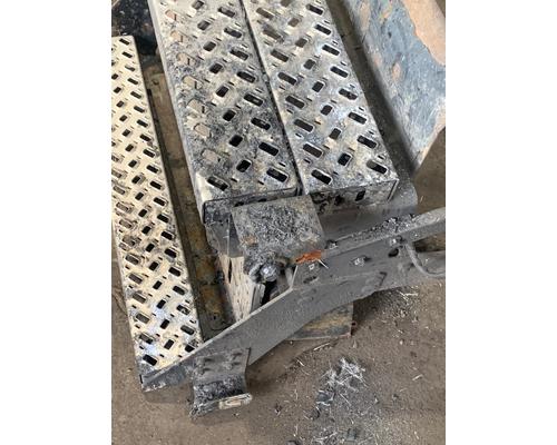MACK CXN613 Battery Box